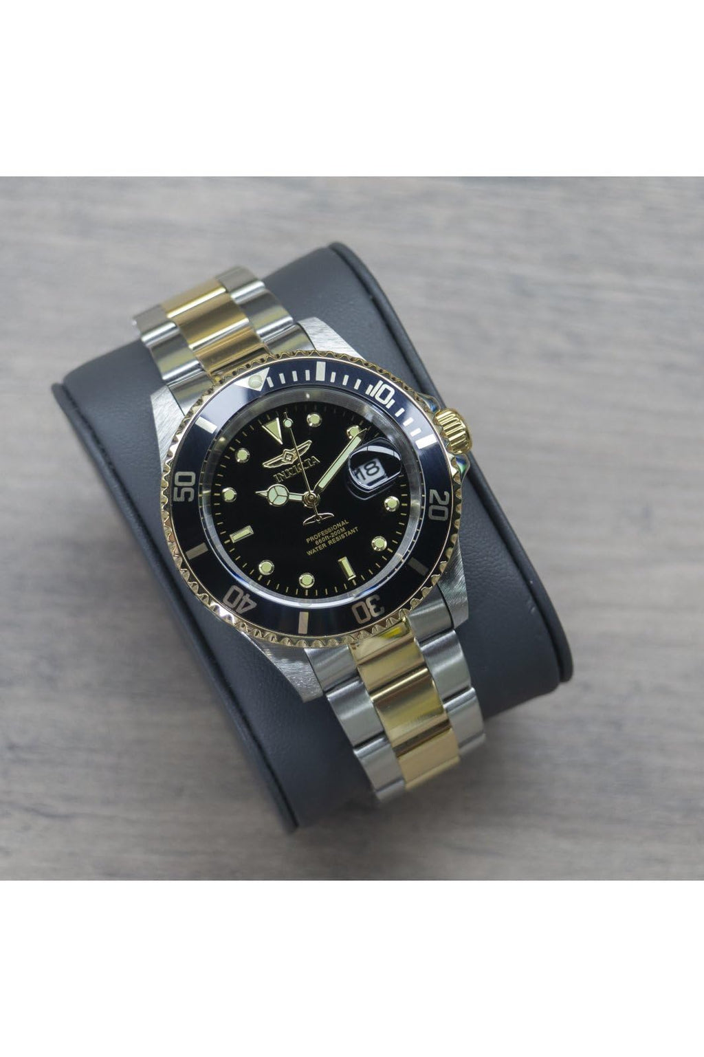Men's Quartz Watch with Stainless Steel Strap U741