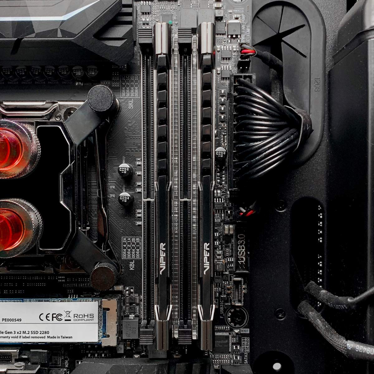 DDR4 RAM 16GB 3600MHz Desktop Memory R476